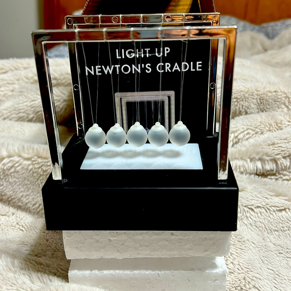 Light Up Newton’s Cradle Pendulum